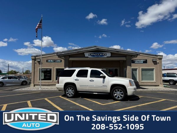 2013 GMC Yukon - 3/4 shot