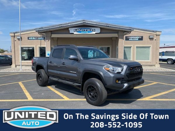 2016 Toyota Tacoma - 3/4 shot