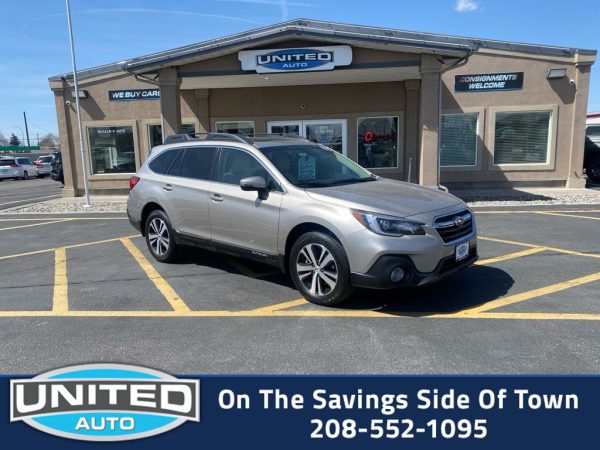 2019 Subaru Outback - 3/4 shot