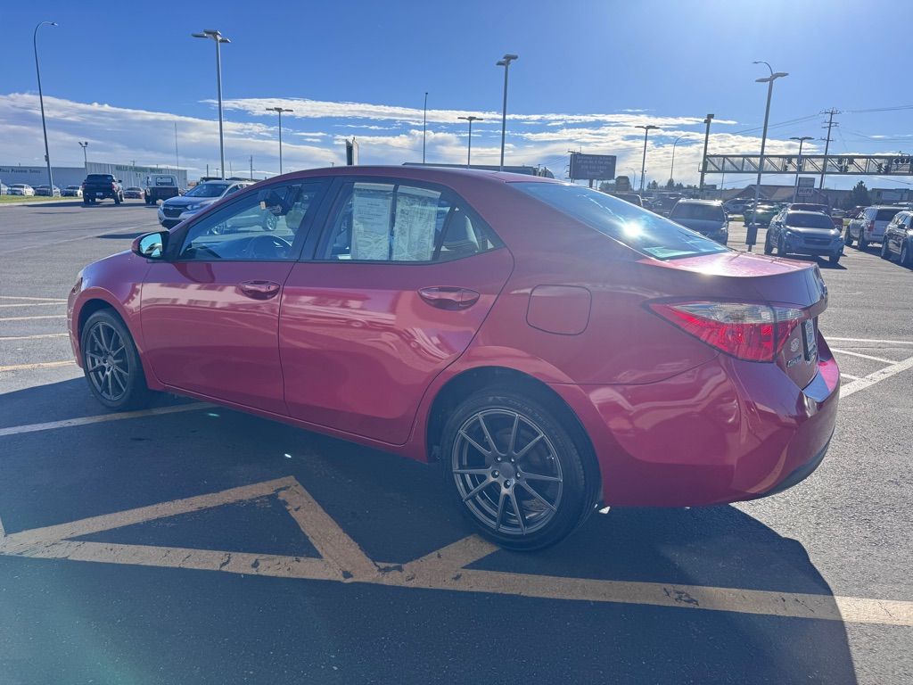 2015 Toyota Corolla LE photo 2