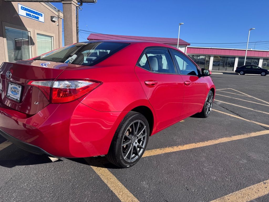 2015 Toyota Corolla LE photo 3
