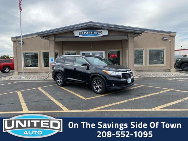 2016 Toyota Highlander - 3/4 shot