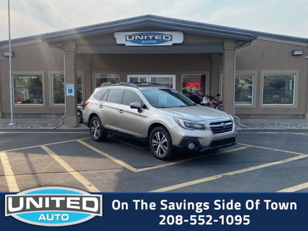 2018 Subaru Outback - 3/4 shot