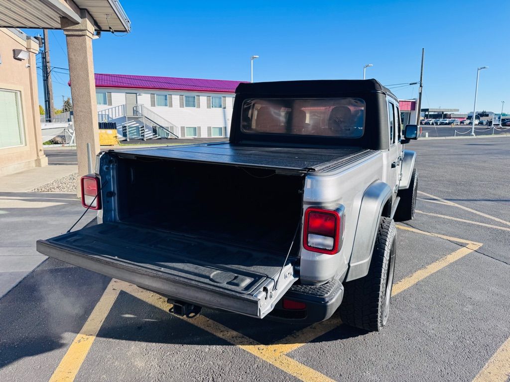 2020 Jeep Gladiator Sport photo 2