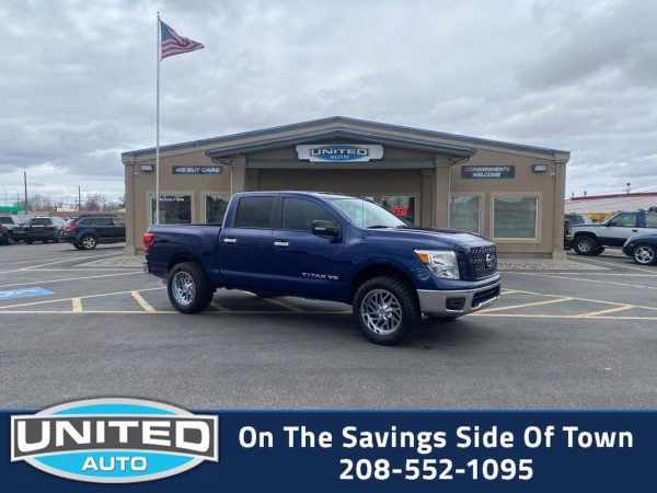 2019 Nissan Titan - 3/4 shot