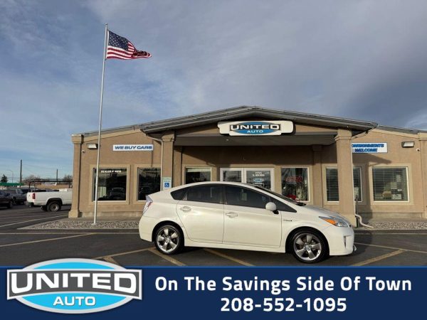 2013 Toyota Prius - 3/4 shot