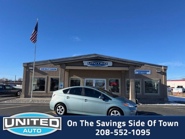 2015 Toyota Prius - 3/4 shot