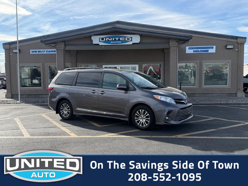 2018 Toyota Sienna XLE