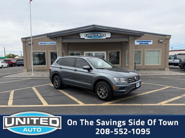 2020 Volkswagen Tiguan - 3/4 shot