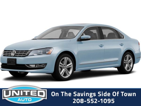 2013 Volkswagen Passat - 3/4 shot