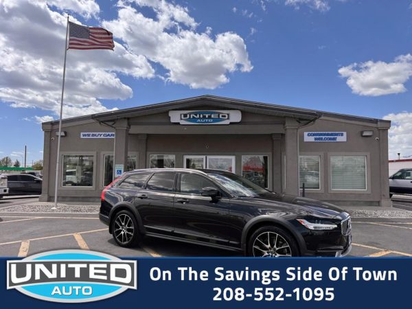 2018 Volvo V90 Cross Country - 3/4 shot