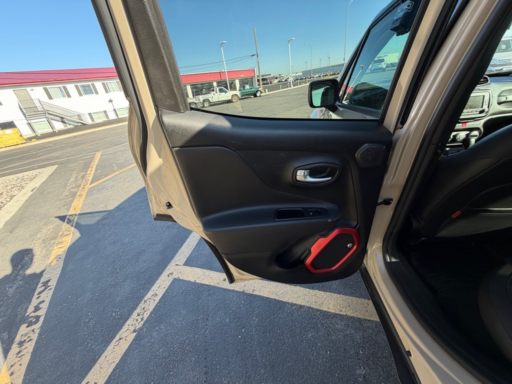 2016 Jeep Renegade Trailhawk - Photo 19