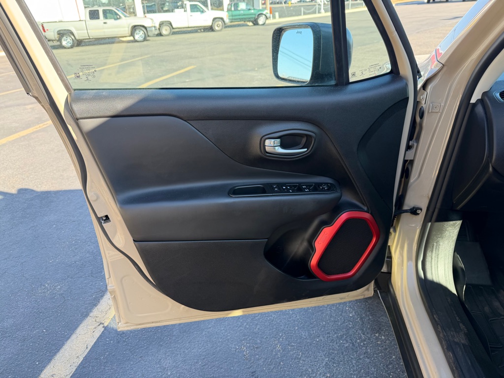 2016 Jeep Renegade Trailhawk - Photo 5