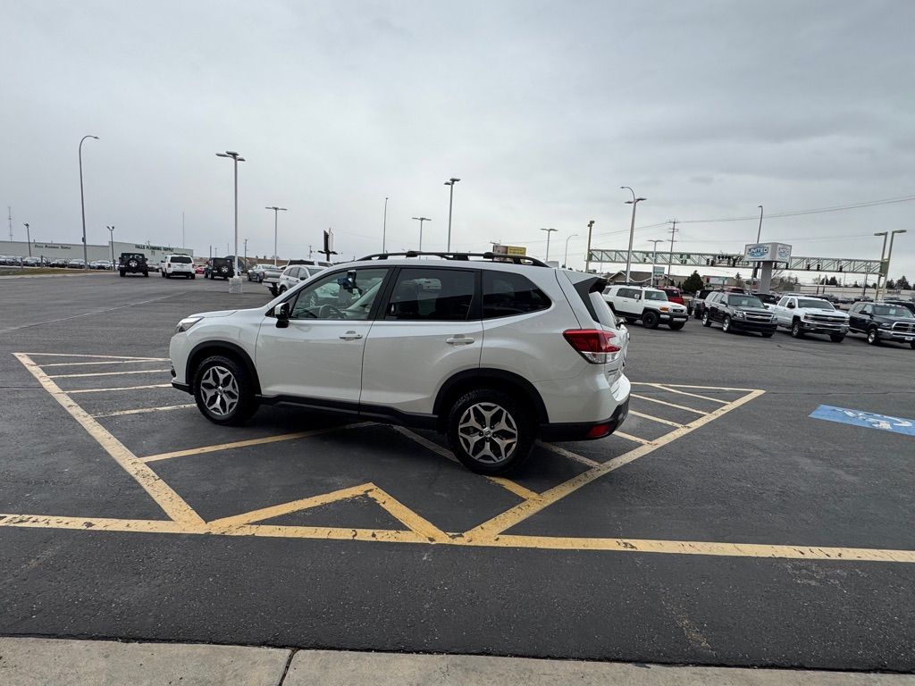 2022 Subaru Forester Premium - Photo 3