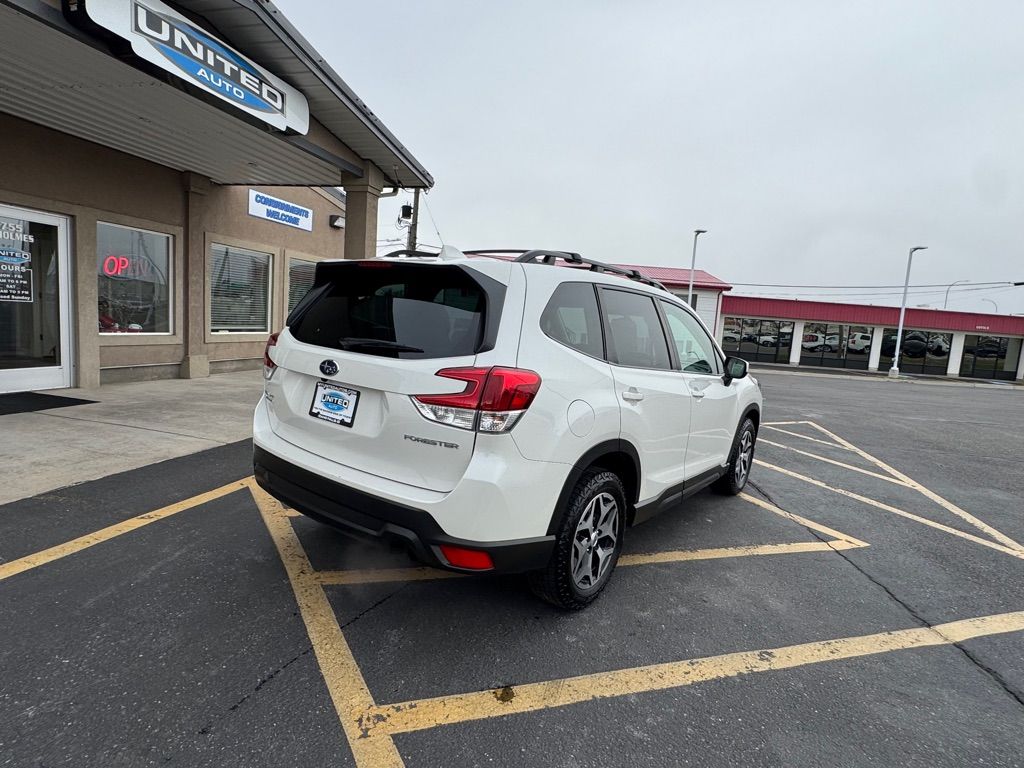 2022 Subaru Forester Premium - Photo 4